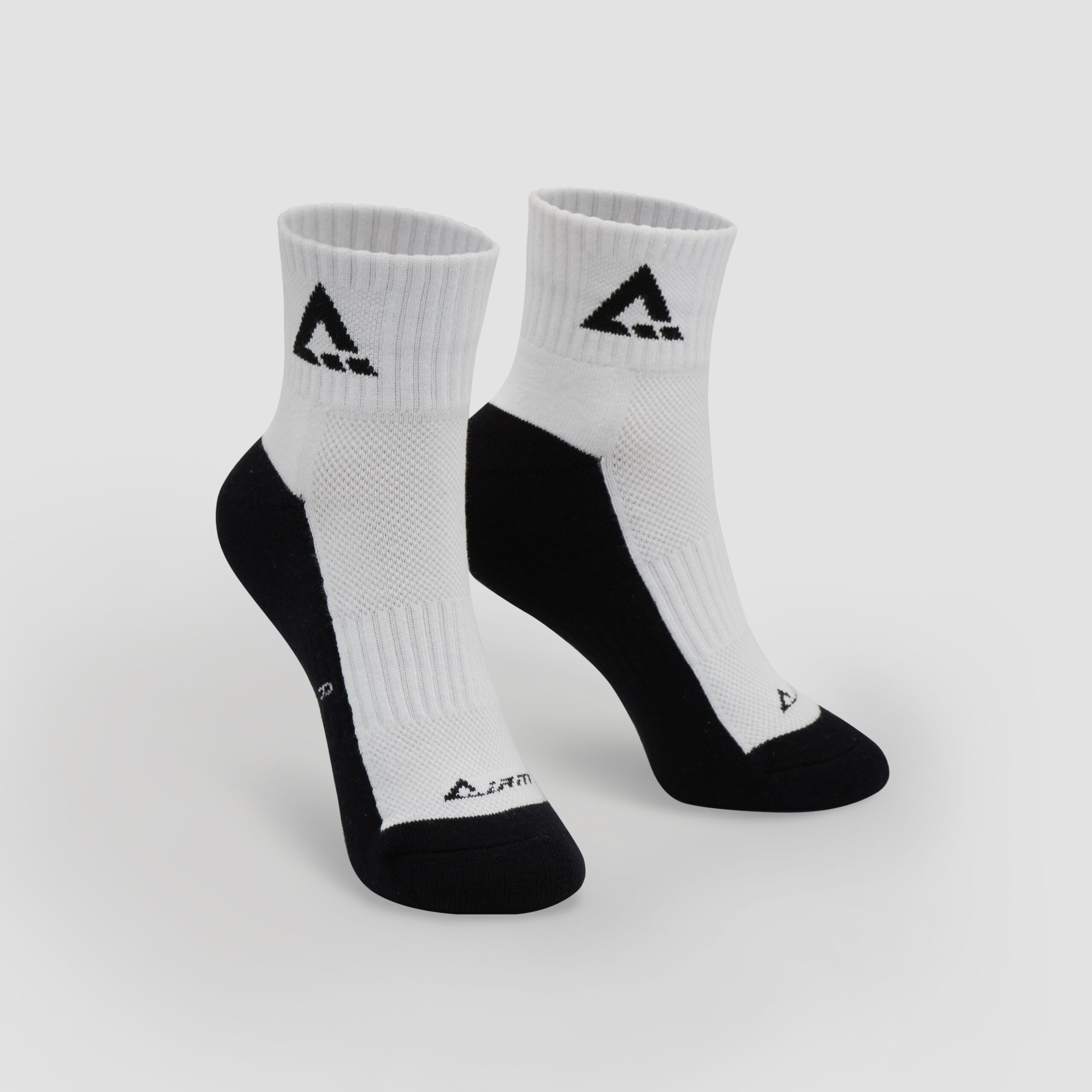 02_Ankle Sock IAM White-Black-02